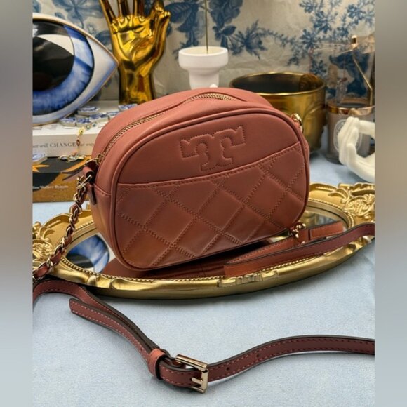 🆕 TORY BURCH 🧿 NWOT Savannah Chain Link Camera Bag, Pink Salmon AUTHENTICATED - Picture 7 of 16